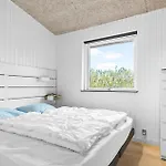 Three-bedroom In Holiday home