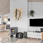 Three-bedroom In Holiday home *