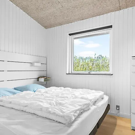 Three-bedroom In Holiday home