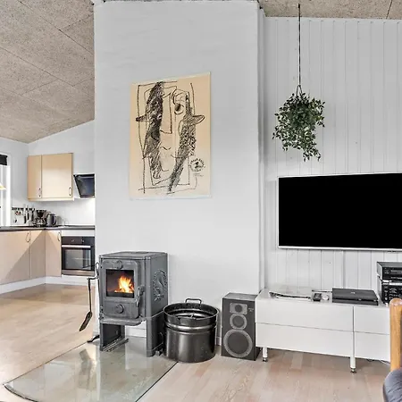 Three-bedroom In Holiday home *