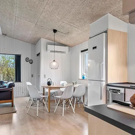 Holiday home Three-bedroom In